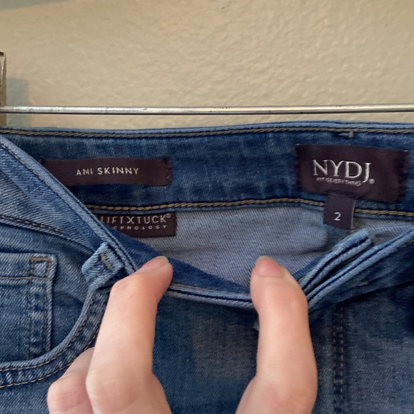 NYDJ AMI SKINNY Jeans Raw Hem Cuffed Size 2 - Light Wash - Picture 5 of 10
